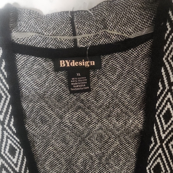 Black and White Geometric Patterned Women's Sweater - Picture 2 of 2